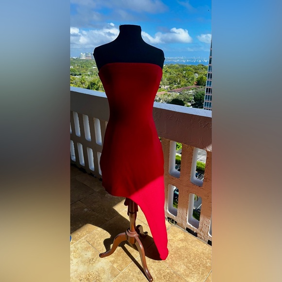 NWT Orire June Red Strapless Asymmetric Statement Dress | Ruffle Back | Size 4 - Picture 5 of 8